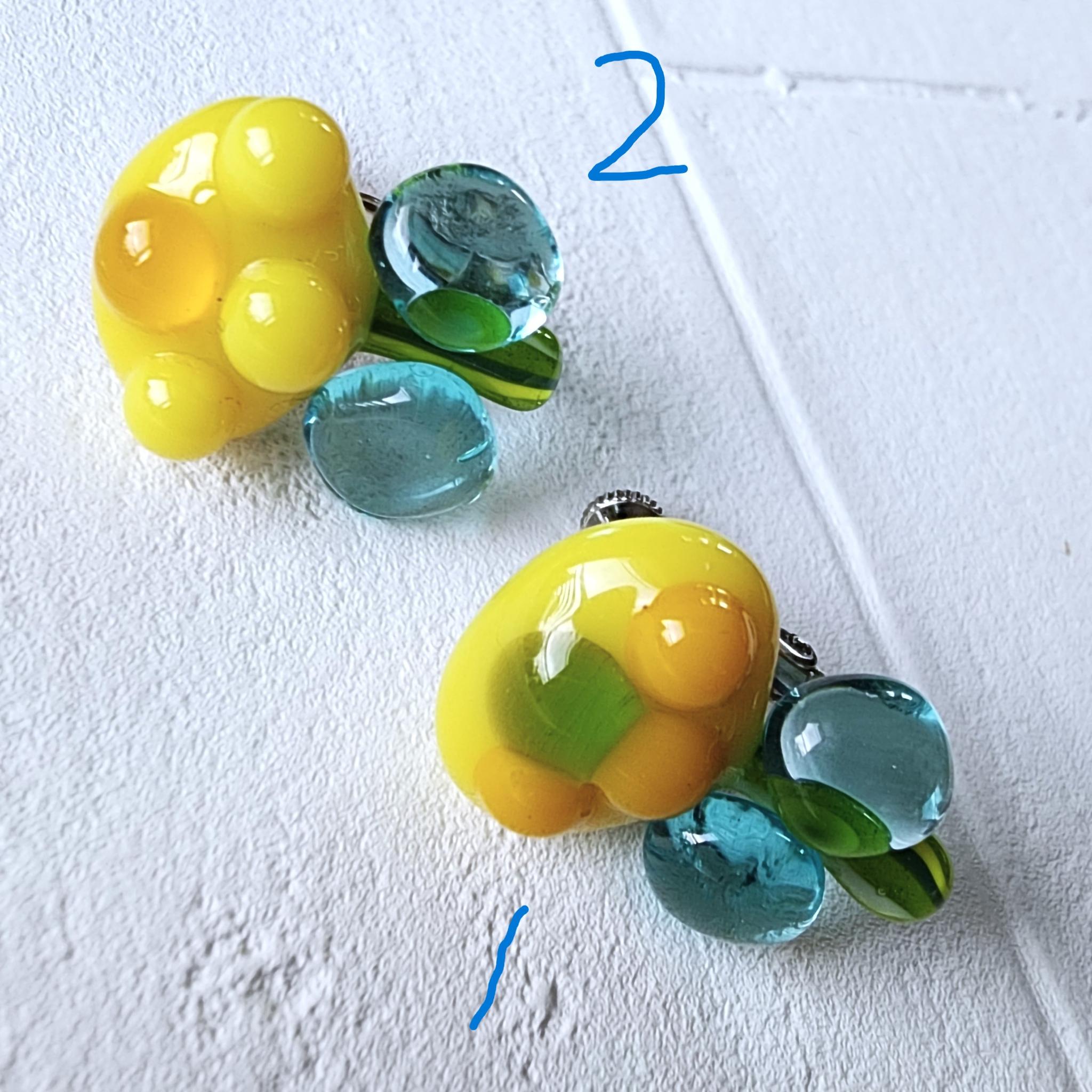 【片耳販売】ガラスのお花イヤリング1枚目の画像