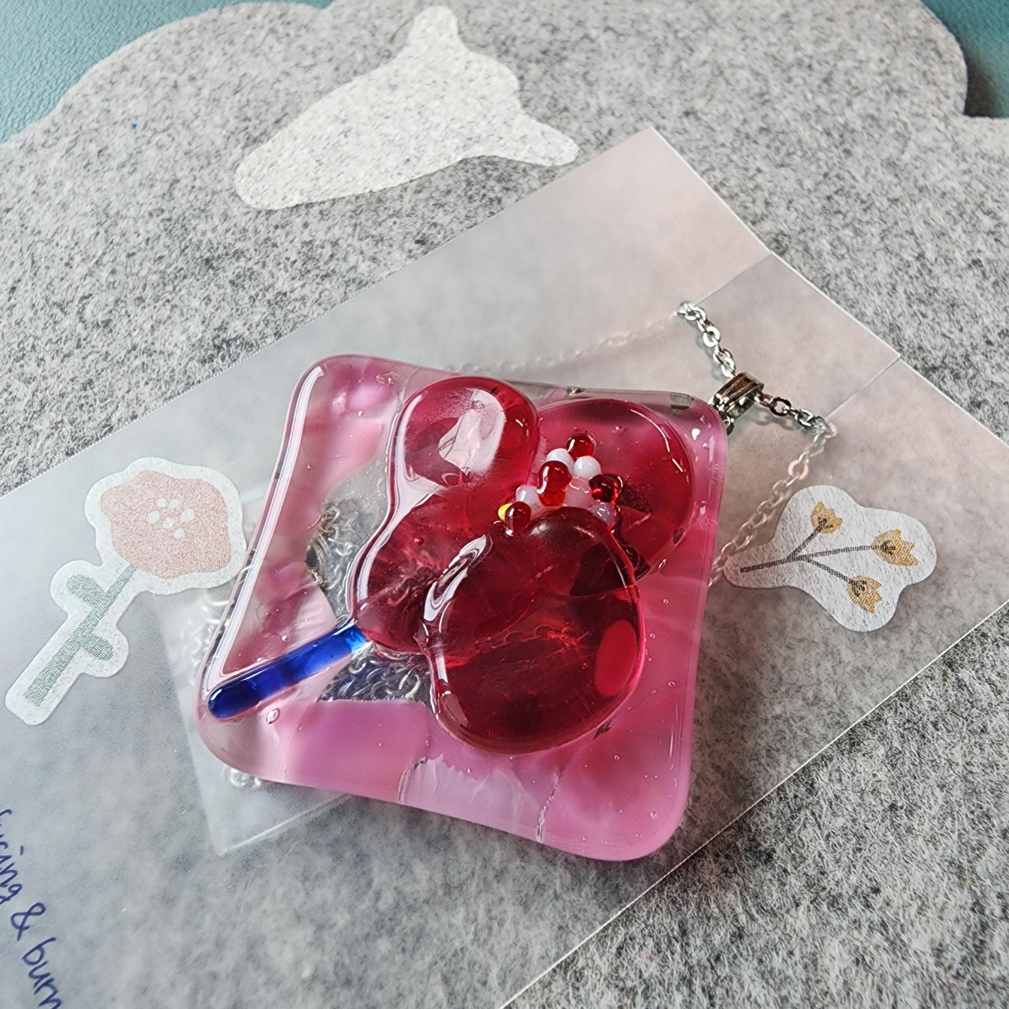 透明感がかわいい ピンクのお花ネックレス（１点もの） | 3枚目