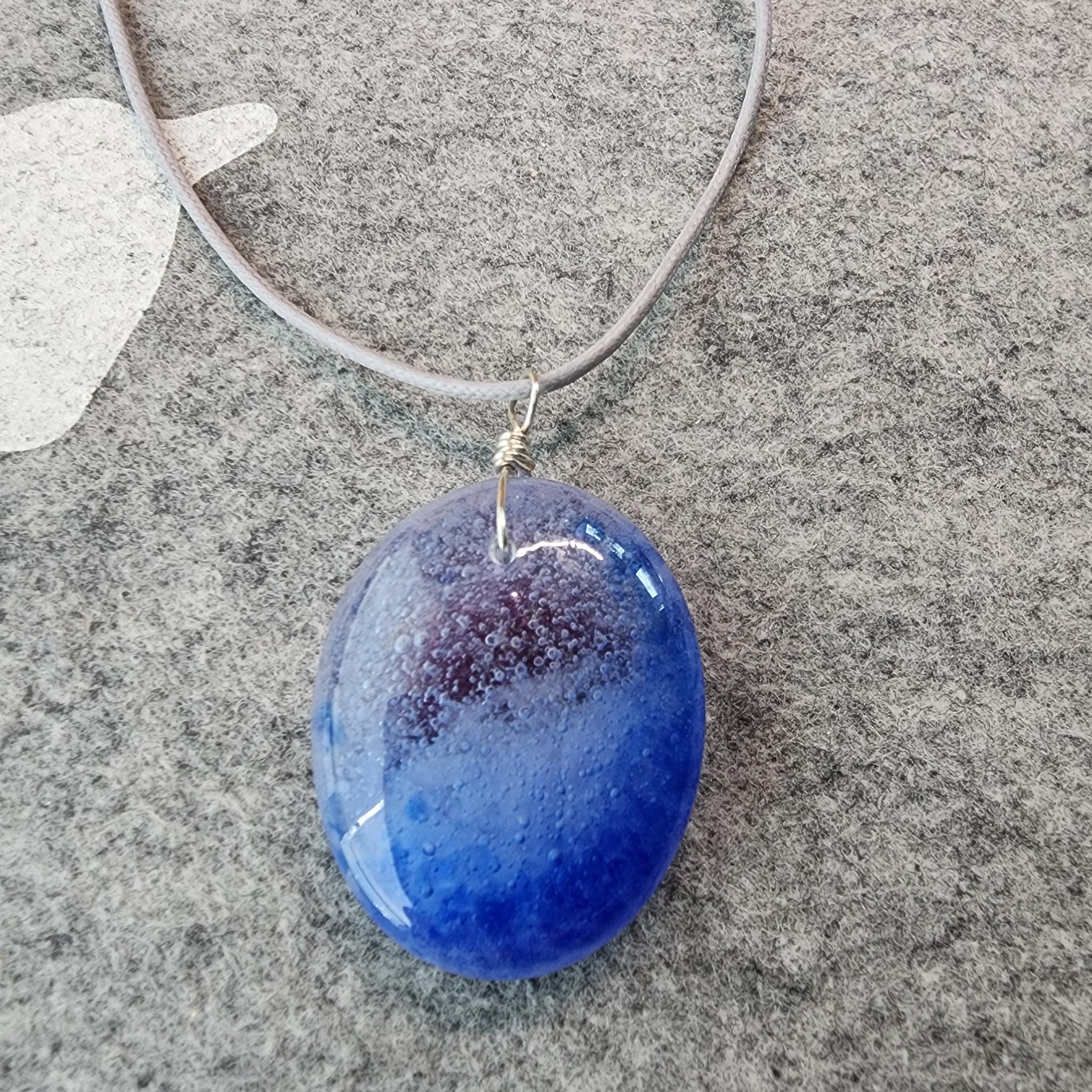 コロンとした奥行きのあるガラスペンダント