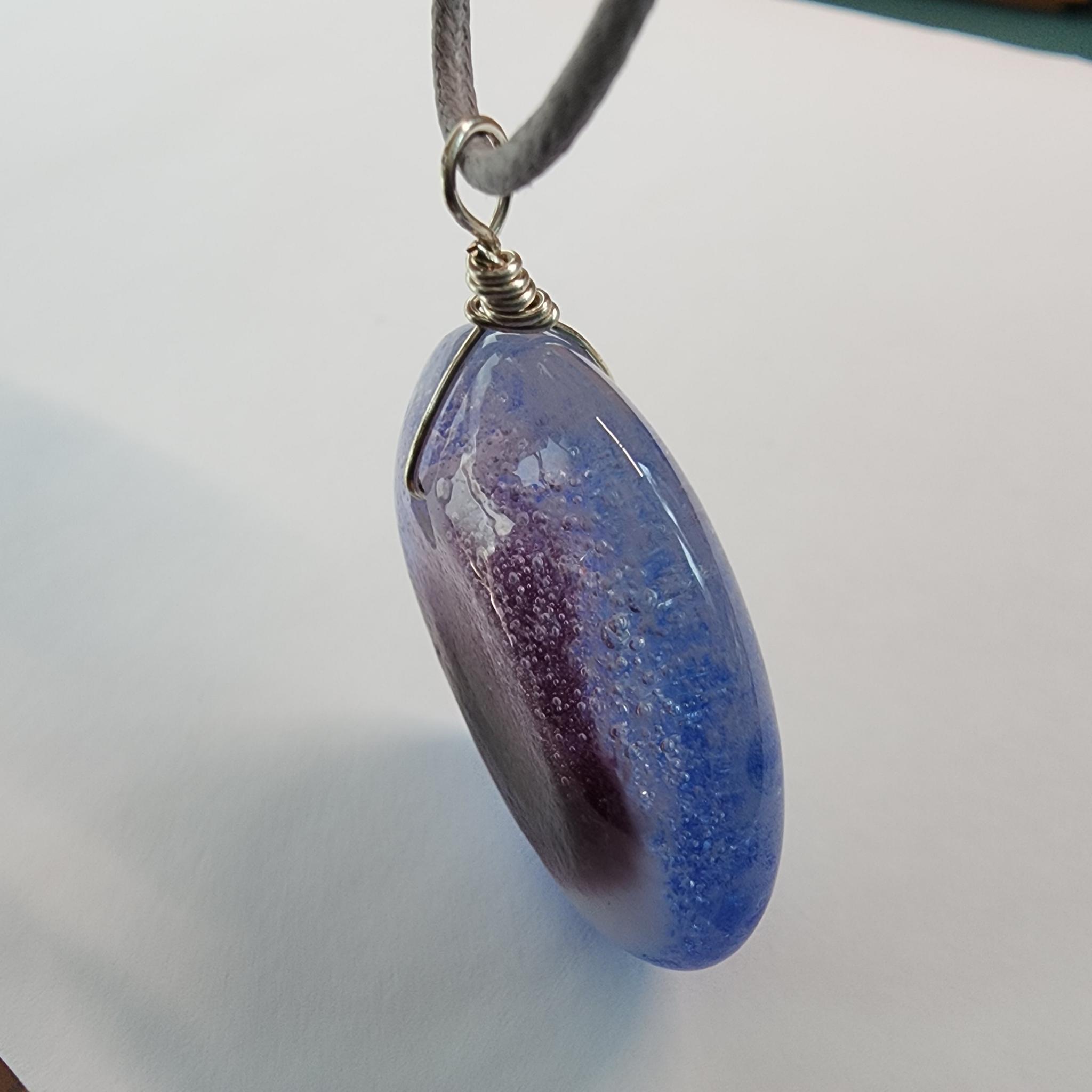 コロンとした奥行きのあるガラスペンダント | 3枚目