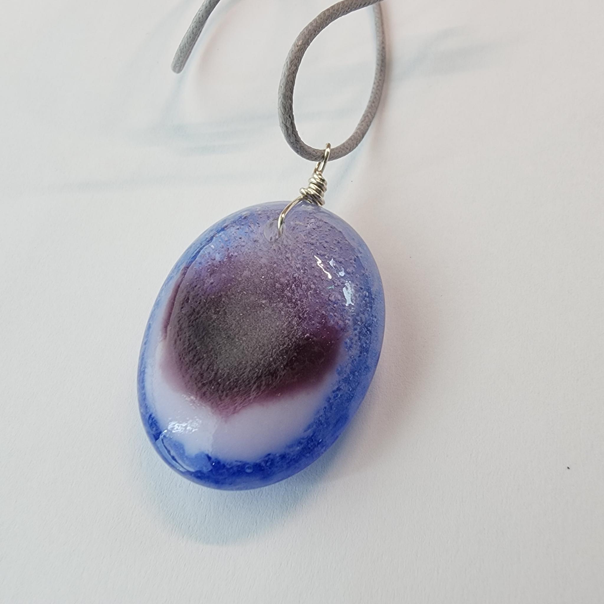 コロンとした奥行きのあるガラスペンダント | 4枚目