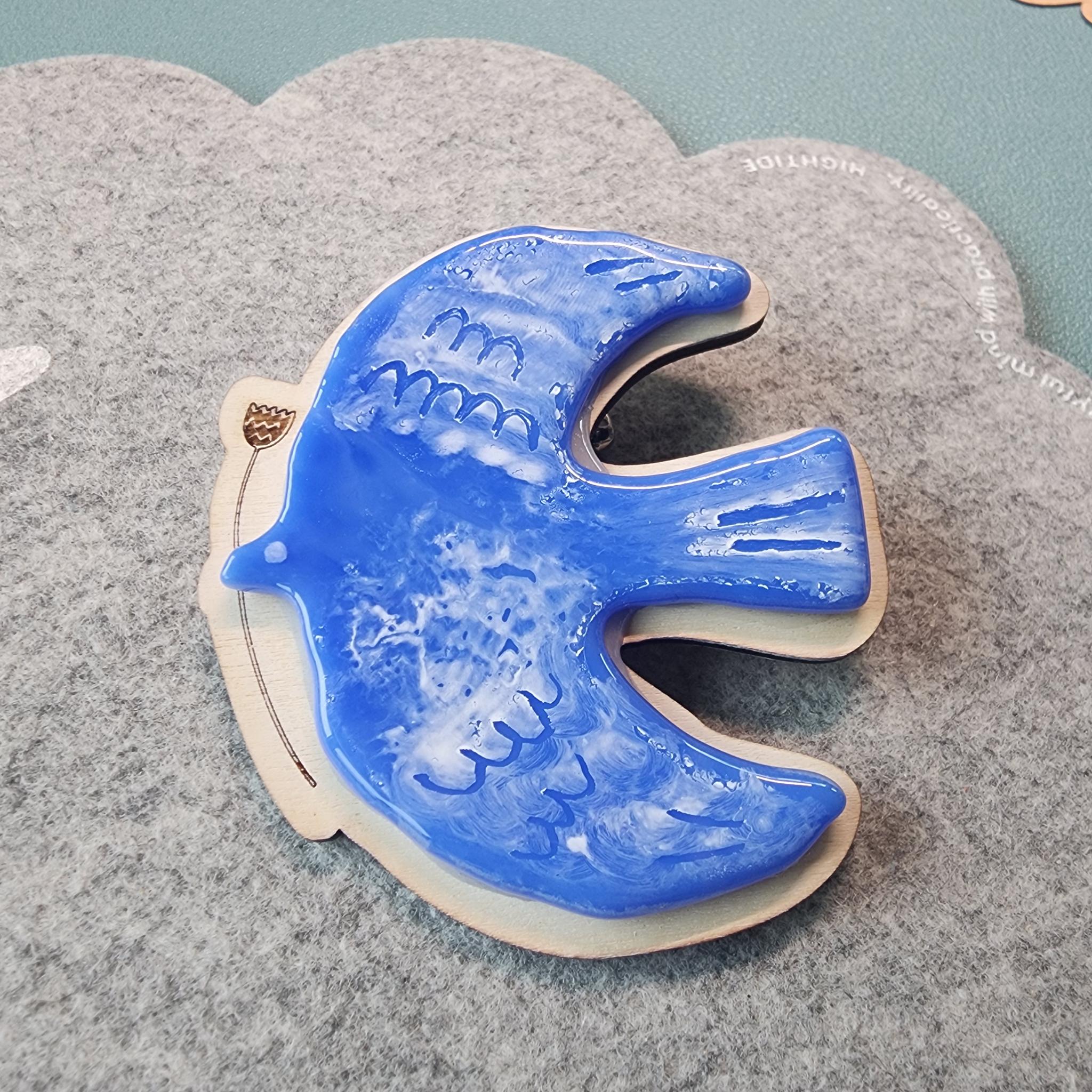 北欧風デザイン＊木とガラスのコラボブローチ（鳥）１