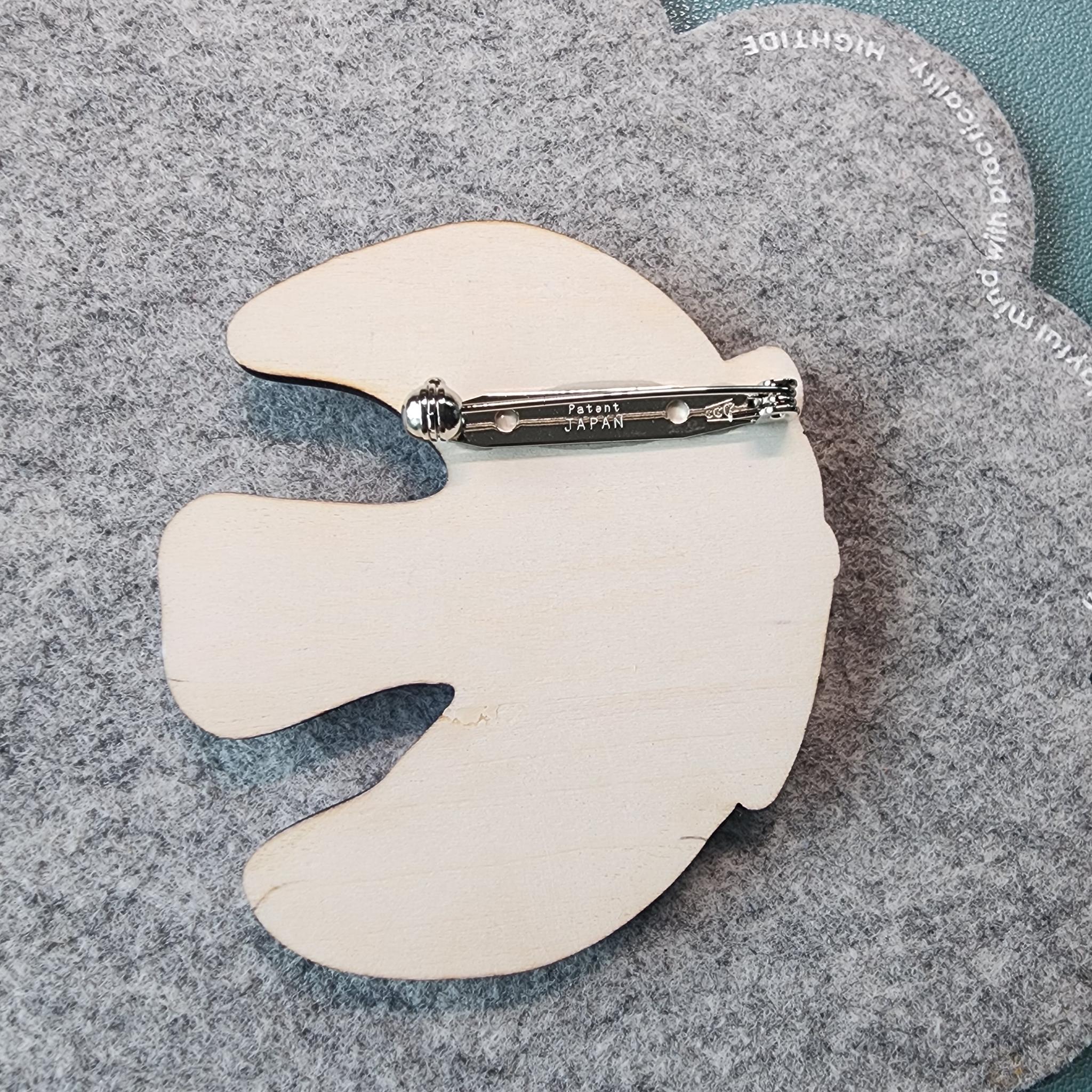 北欧風デザイン＊木とガラスのコラボブローチ（鳥）１ | 3枚目