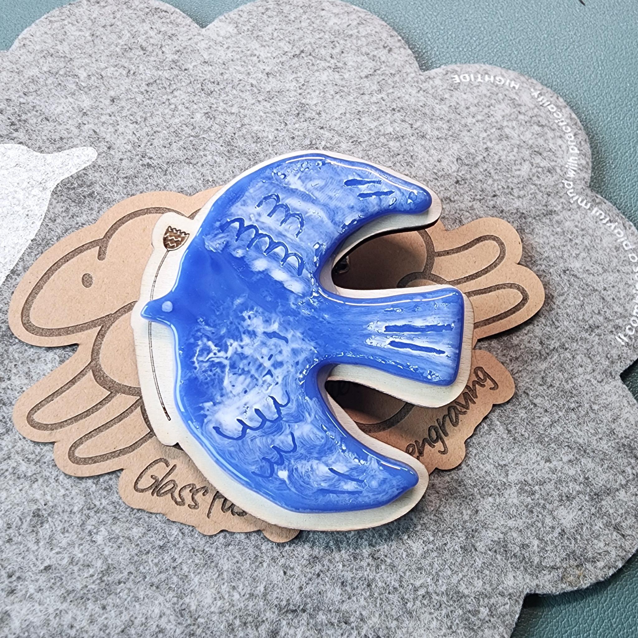 北欧風デザイン＊木とガラスのコラボブローチ（鳥）１ | 4枚目