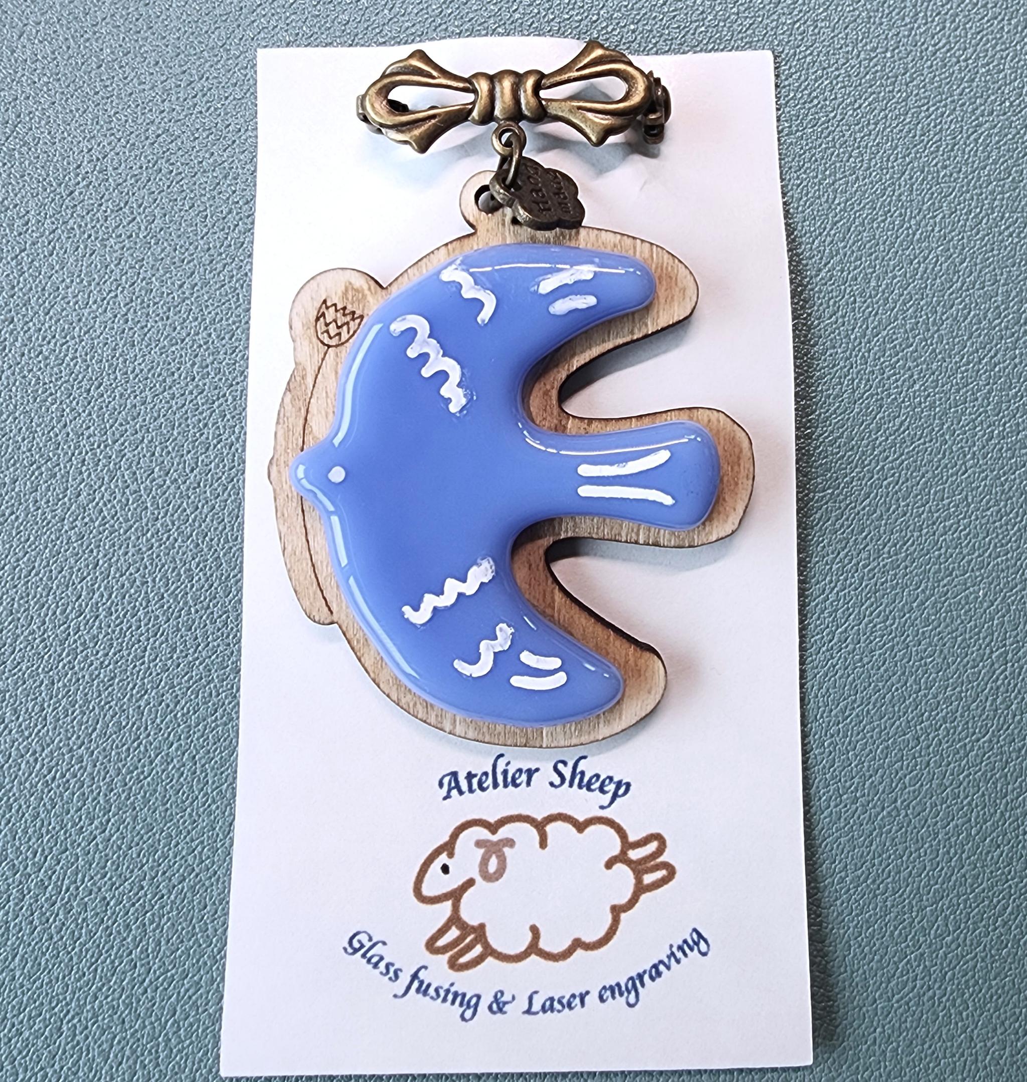 北欧風デザイン＊木とガラスのコラボブローチ（鳥）３ | 4枚目